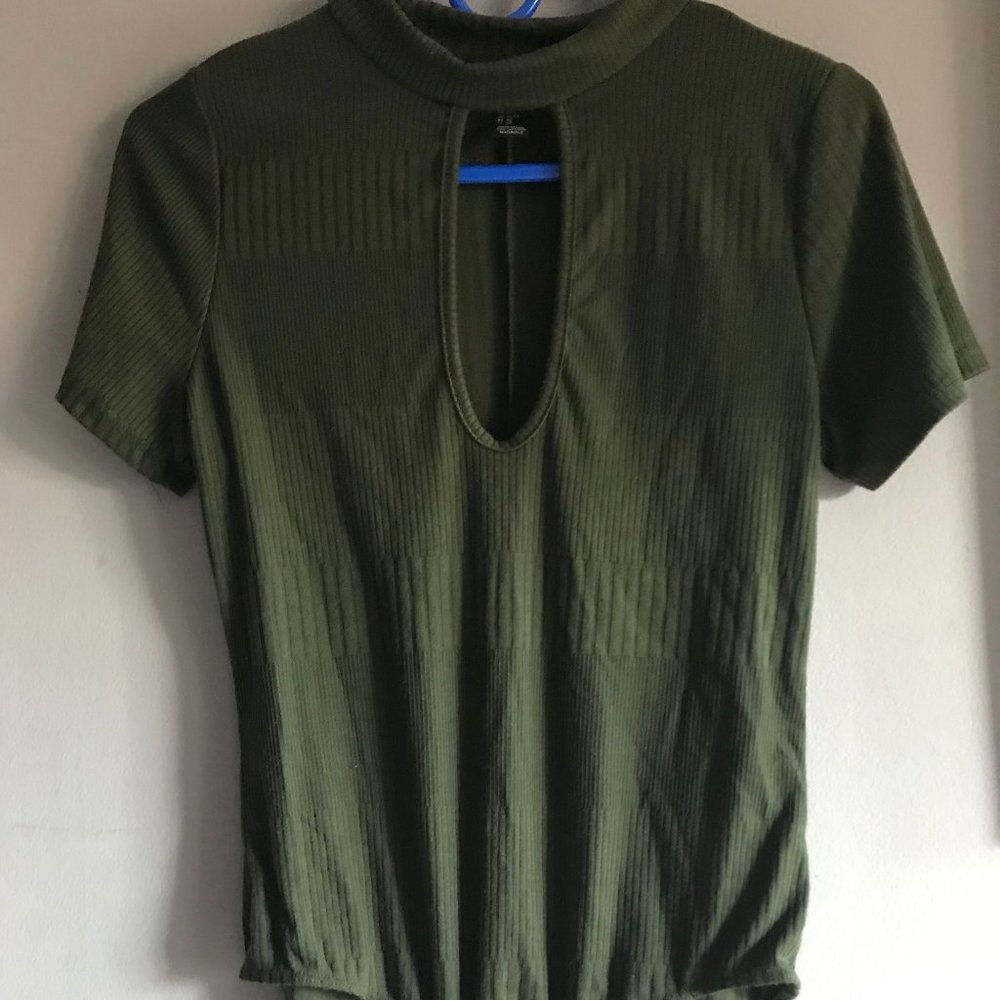 Ribbed key-hole bodysuit